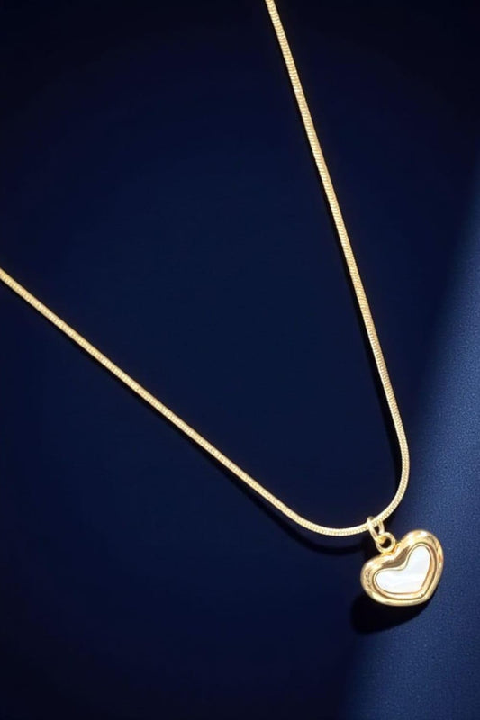 Elegant Heart Charm Necklace – Minimal Gold Love Pendant